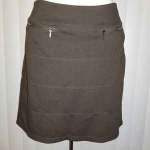 Athleta women's skirt black two zipped pockets